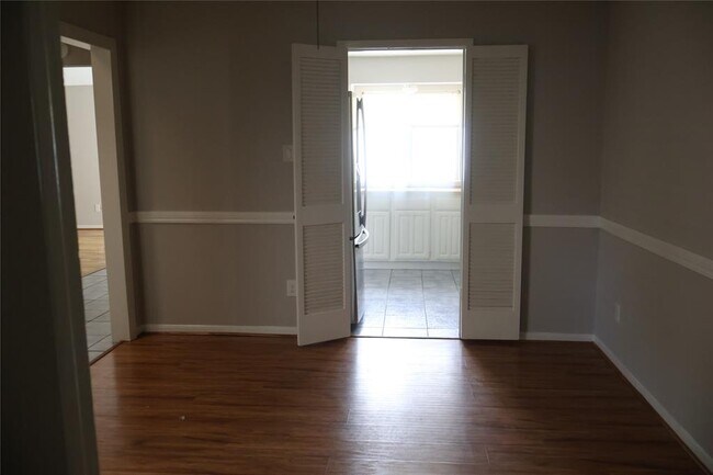 Building Photo - 12907 Maxfield Dr