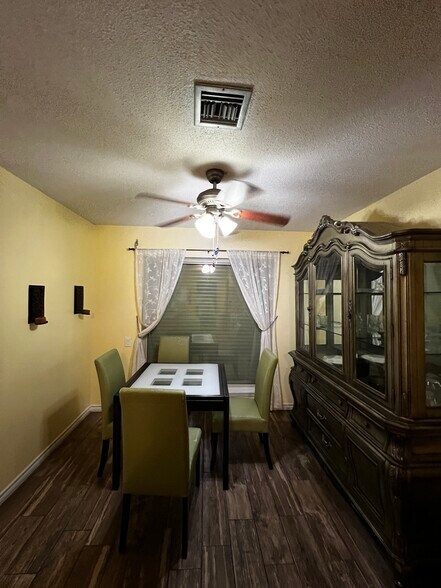 Building Photo - 603 Continental Dr