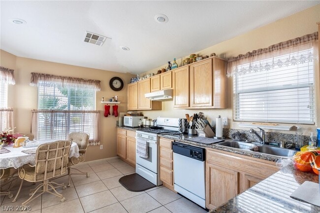 Building Photo - 1563 Raining Hills St