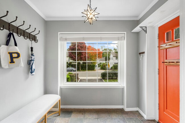 Building Photo - 467 Pelhamdale Ave