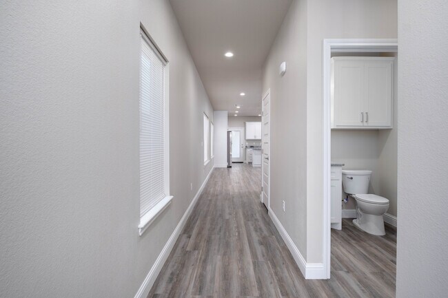 Building Photo - 1711 2nd Ave