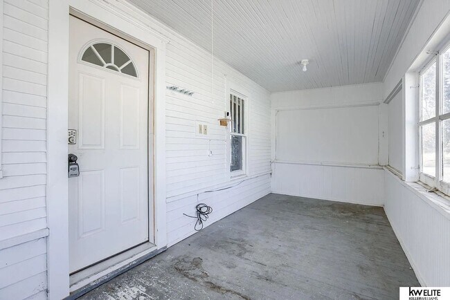 Building Photo - Charming  Home For Rent