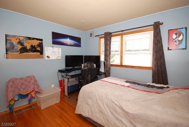 Building Photo - 561 Anderson Ave