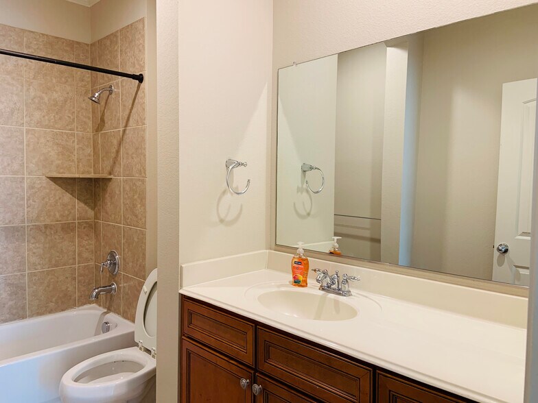 Building Photo - 1020 Texas St