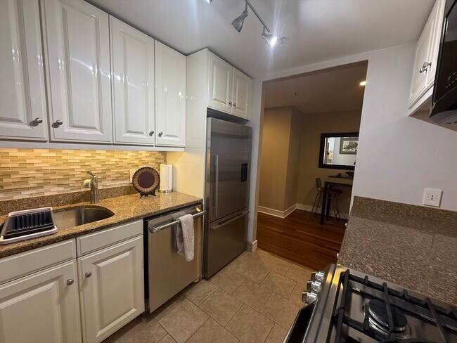 Building Photo - 3 Avery St