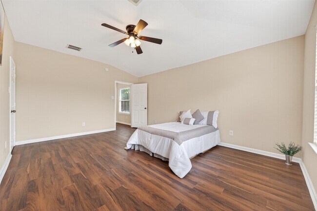 Building Photo - 10427 Lyndon Meadows Dr