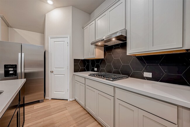 Building Photo - 8539 Int'l Fls Dr