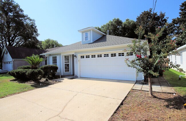 Building Photo - Great Location in Fort Walton Beach