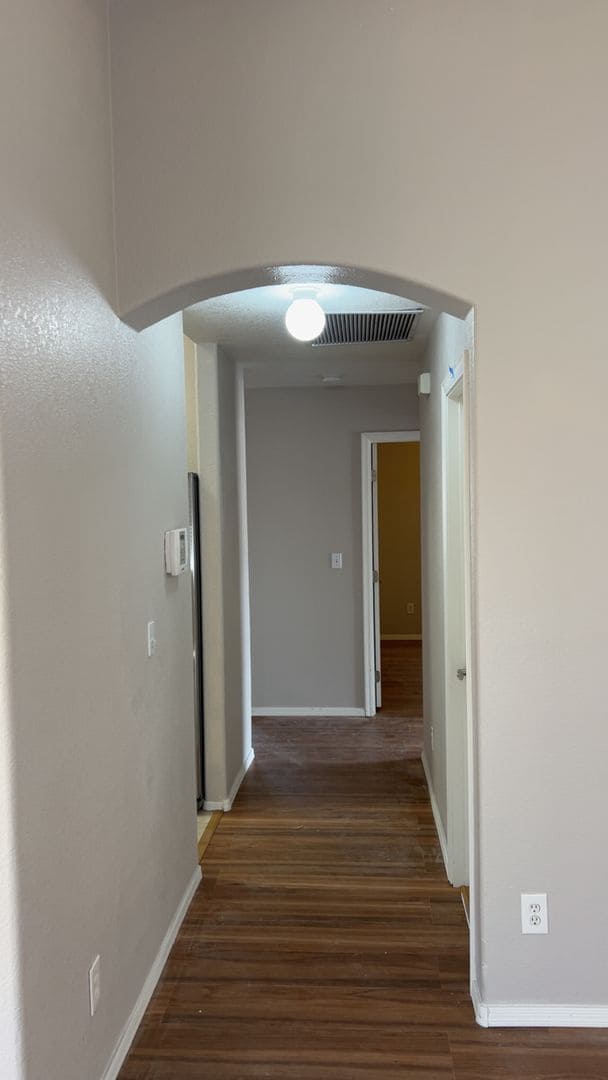 Building Photo - Great 4Bdm 2Ba Home, in a well desired loc...