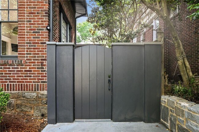 Building Photo - 635 Bonaventure Ave NE