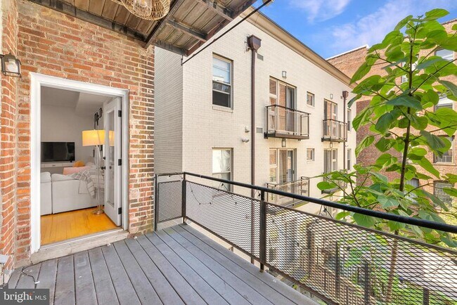 Building Photo - 1417 Chapin St NW