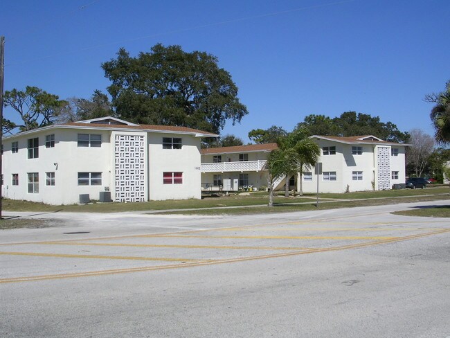 Primary Photo - Glen Oaks