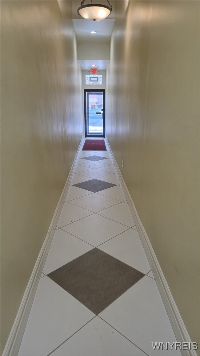 Building Photo - 900 Main St