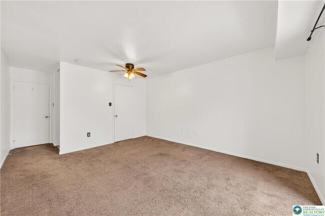 Building Photo - 1575 Creekside Rd