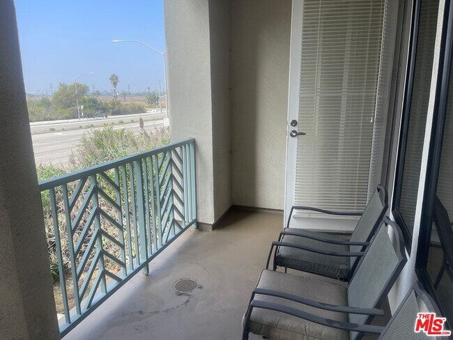 Building Photo - 5625 Crescent Park E