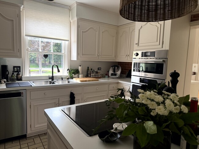 Building Photo - 31 Bridlewood Rd