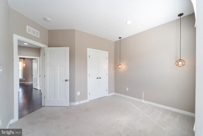 Building Photo - 10225 Hilltop Ascent Dr