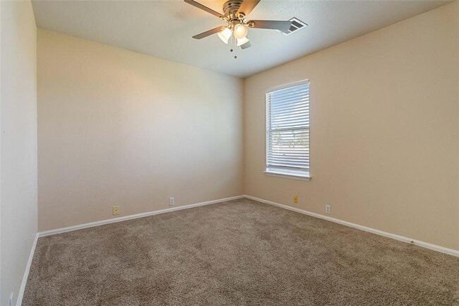 Building Photo - 401 Spruce Dr
