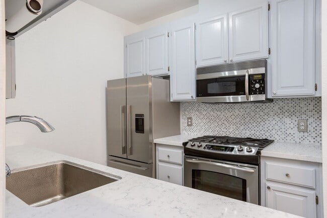 Building Photo - Updated 1BR/1BA Condo with Large Patio & Parking | Westside San Mateo | YouTube Tour