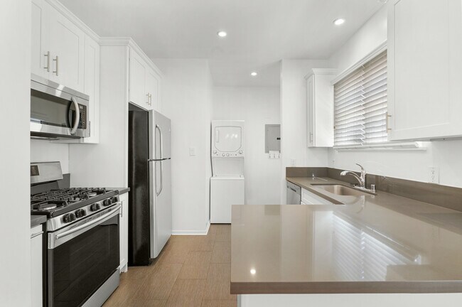Kitchen - 1240 S La Jolla Ave