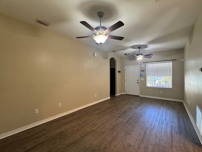 Building Photo - Charming 3-Bedroom Home with Modern Update...