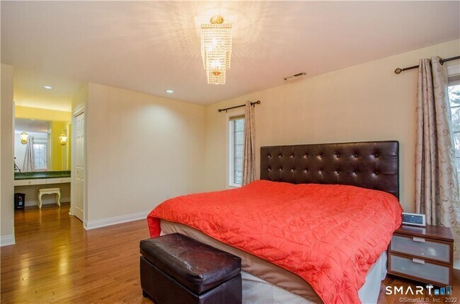 Building Photo - 4 Buckingham Ln