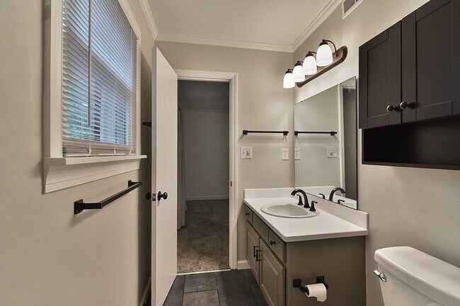 Building Photo - Riverhill Apartments