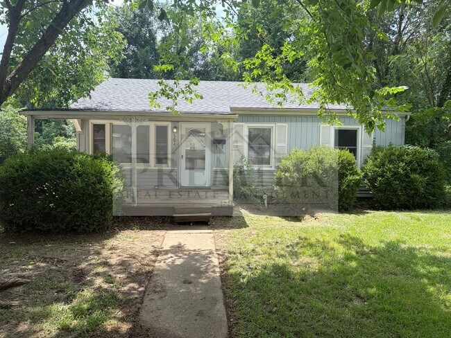 Building Photo - 504 N Westwood Dr