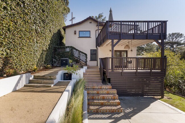 Building Photo - Charming Spanish Style Home in Silver Lake...