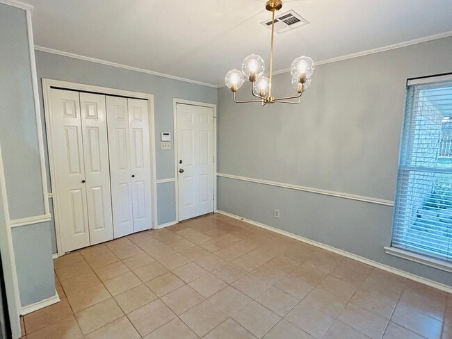 Building Photo - Spacious and Updated Hewitt Home