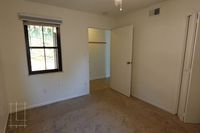 Building Photo - 490 City Park Ave