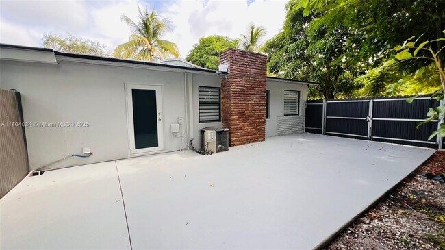 Building Photo - 841 S 24th Ave