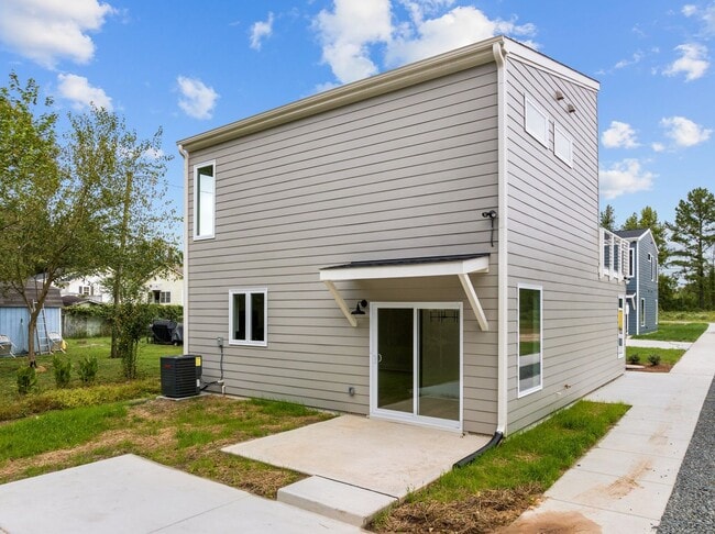 Building Photo - Gorgeous New Construction near Downtown Durham, Premium Finishes - Pet Friendly!