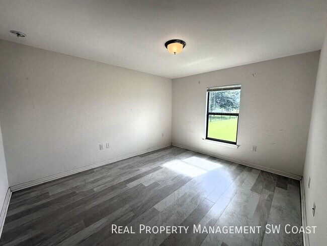 Building Photo - 438 Shadow Lakes Dr