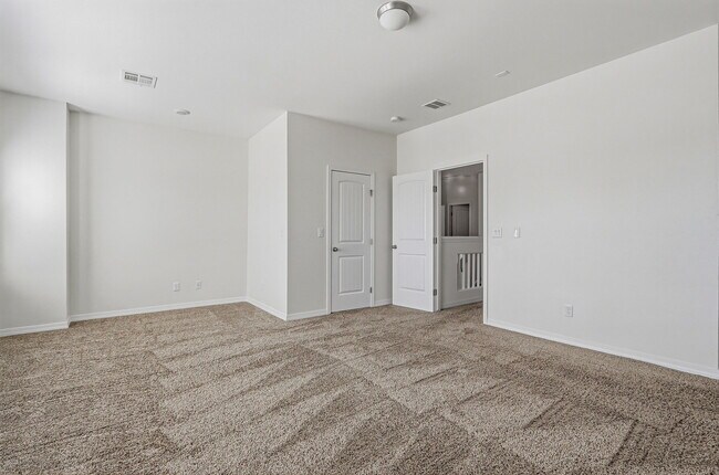 Building Photo - 905 Louisiana Downs Ave