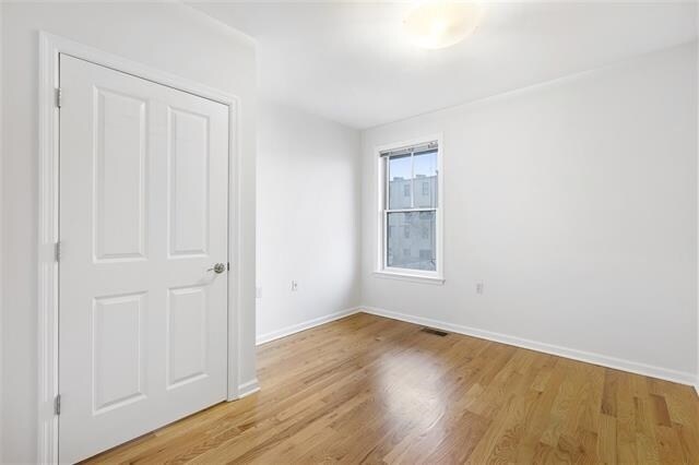 Building Photo - 437 Whiton St