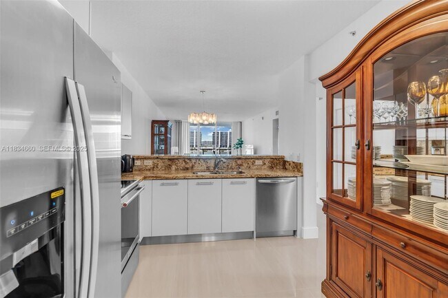 Building Photo - 18100 N Bay Rd