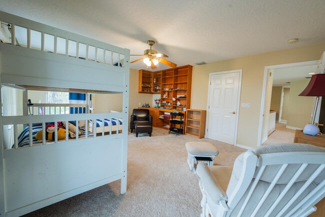 Building Photo - 500 Hidden Hollow Dr