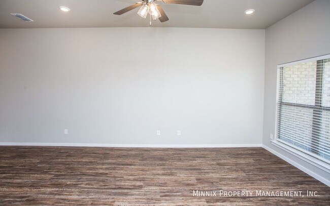 Building Photo - 1916 Langford Ave