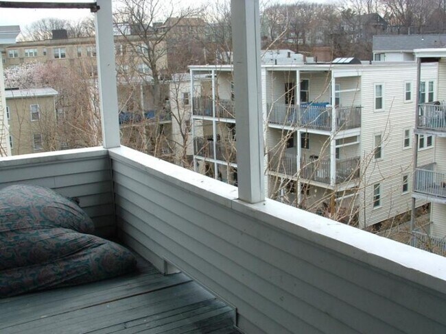 Building Photo - 4-BED Comm Ave - Brighton SEPT