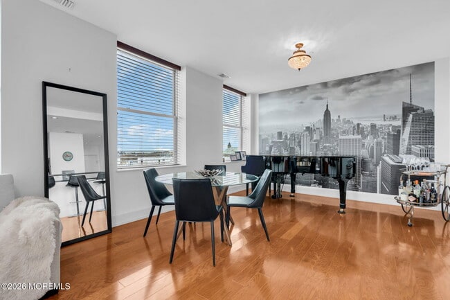 Building Photo - 501 Grand Ave