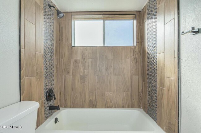 Building Photo - 721 E Montebello Ave