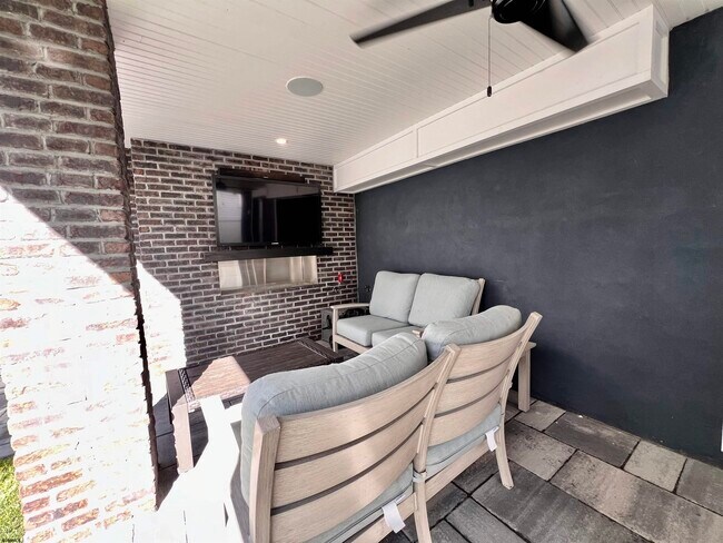 Building Photo - 16 A S Fredericksburg Ave