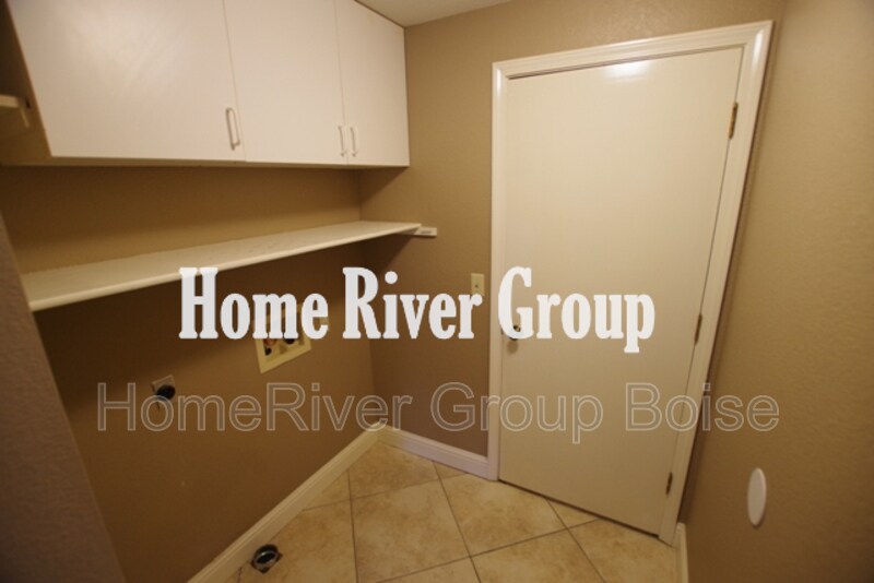 Building Photo - 5358 S Laramie Pl