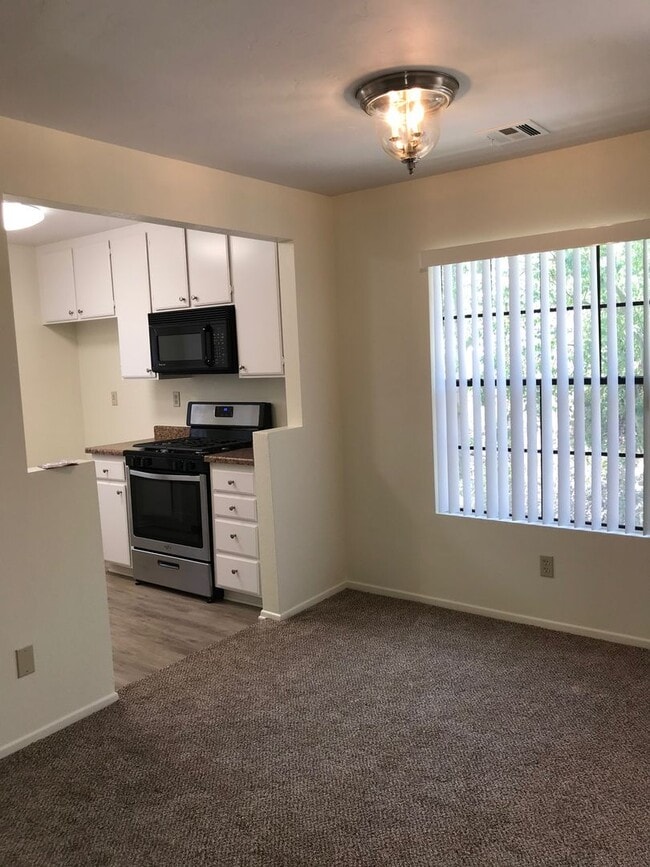 Building Photo - Cute and Cozy 2Br/2Ba Dual Master Condo in Terra Vista II