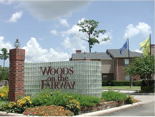 Primary Photo - Woods on the Fairway