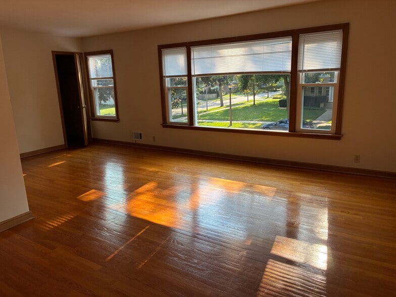 Living area - 4306 N Stowell Ave