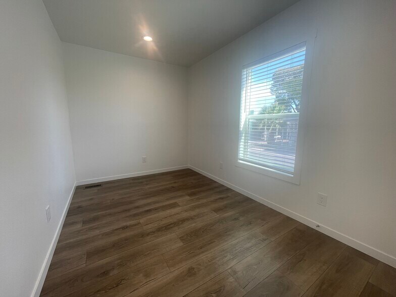 Building Photo - 2627 S Lamb Blvd