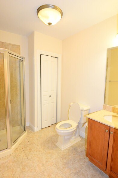 Second Bath - 100 Sheldrake Pl