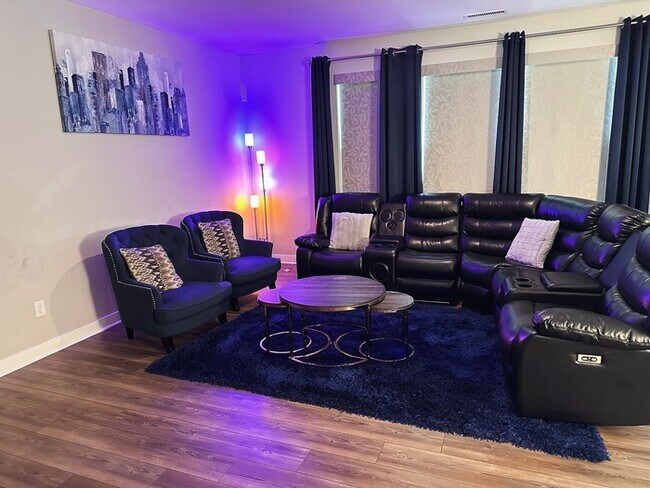 Building Photo - Big Danville Home Away From Home